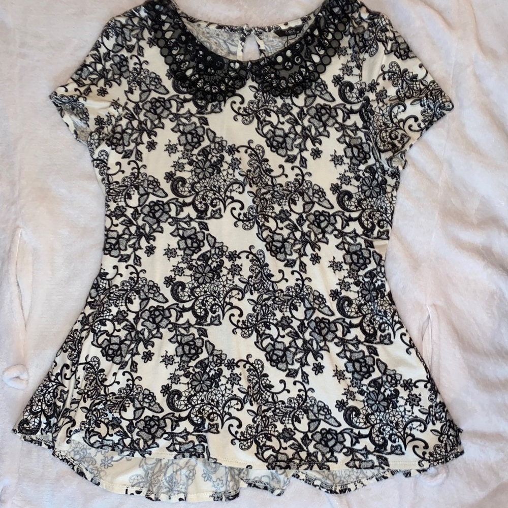 Blouse; Peter Pan collar